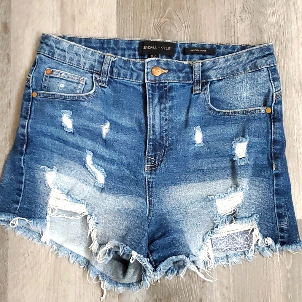 Kendall & Kylie Jean Shorts 11/30